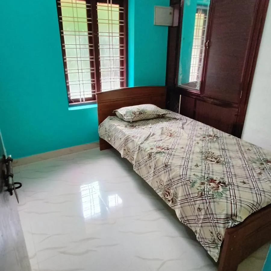 Dragster Homes Kizhake Chālakudi 0*,  Índia