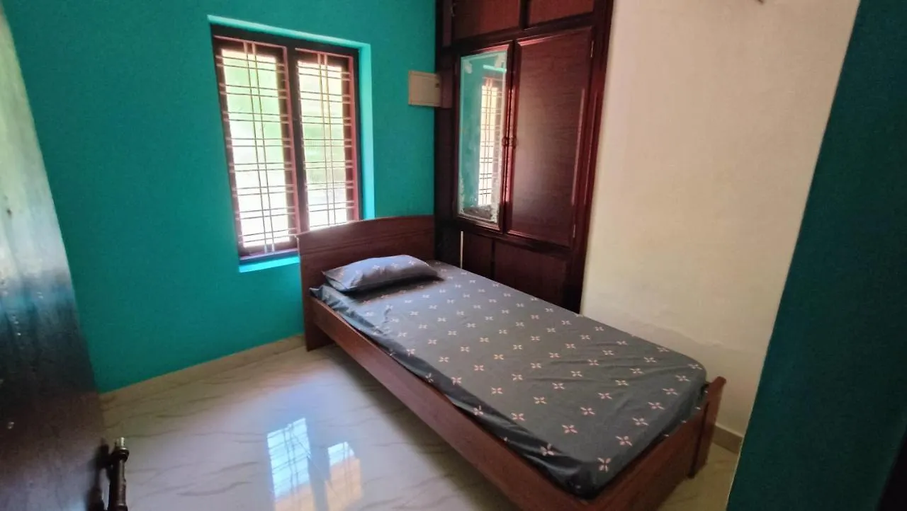Dragster Homes Kizhake Chālakudi 0*,  Índia